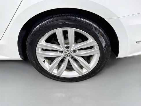 Used 2018 Volkswagen Passat 2.0T SE FWD image 30