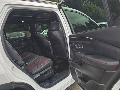 Certified 2025 Honda Pilot Black Edition image 15