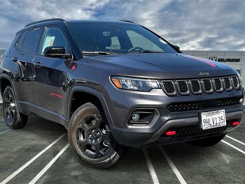 Used 2023 Jeep Compass Trailhawk w/ Trailhawk Convenience Group image 11