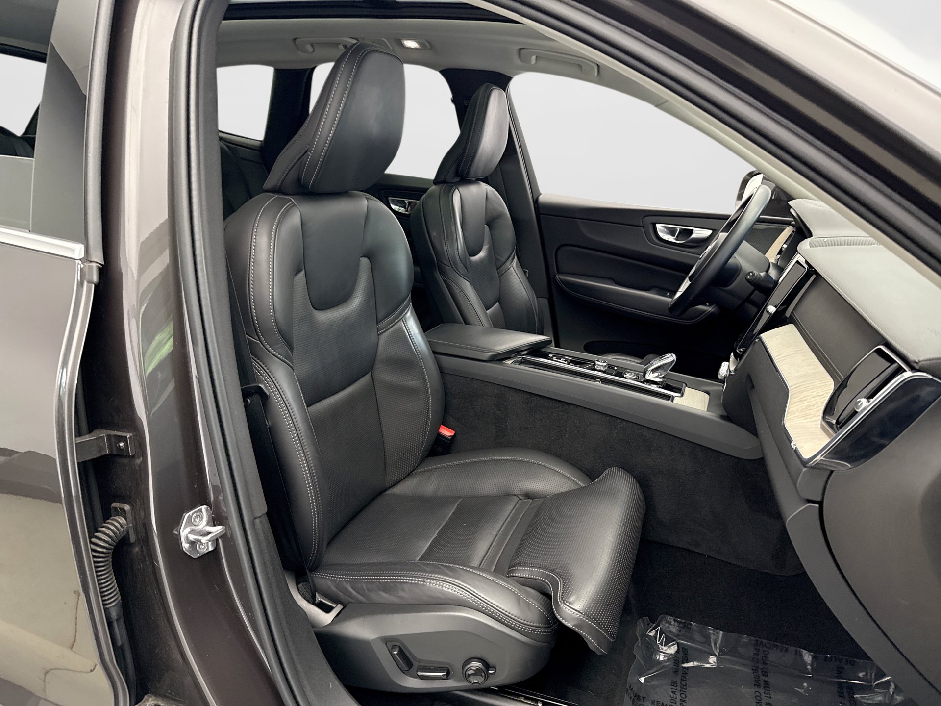 Used 2022 Volvo XC60 B5 Inscription w/ Climate Package AWD/4WD image 17