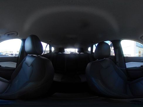 Used 2025 Chevrolet Trax LT image 40