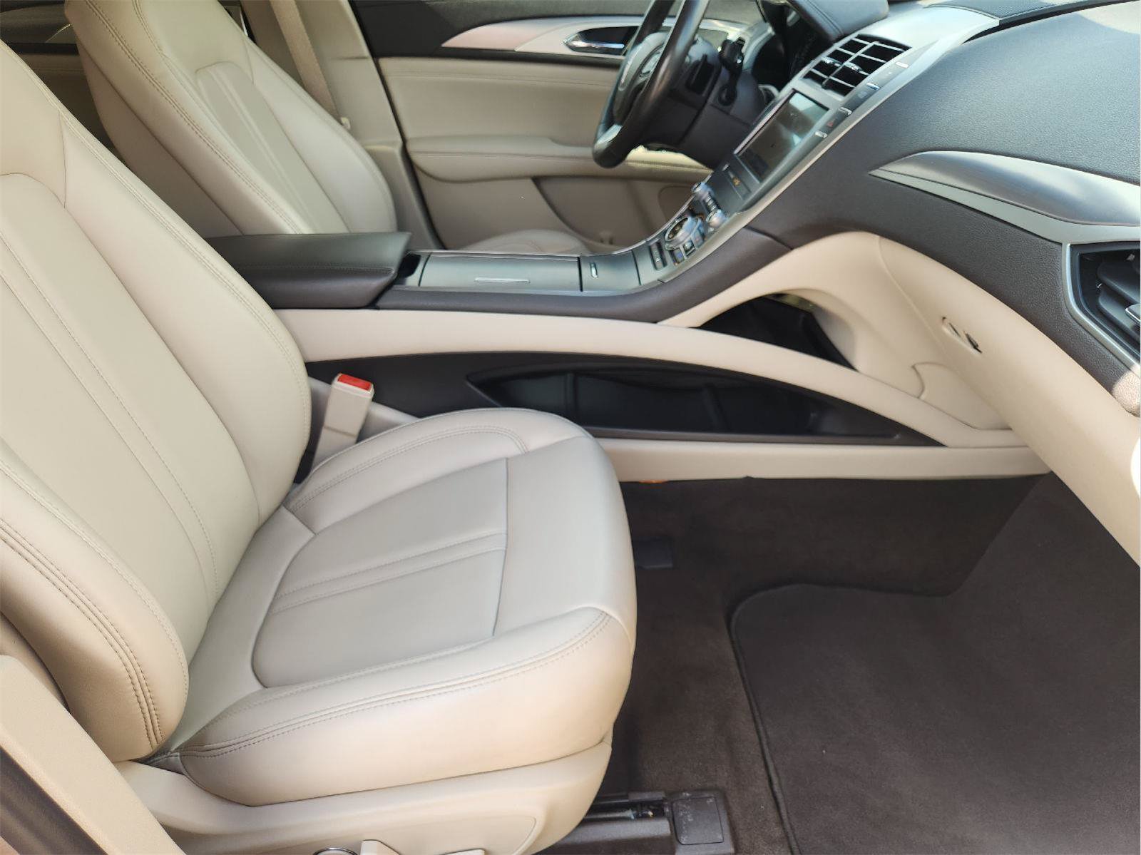 Used 2020 Lincoln MKZ w/ Convenience Package FWD image 14