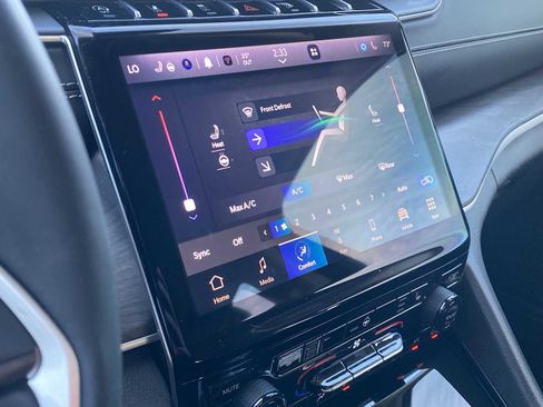 Certified 2023 Jeep Grand Cherokee Limited w/ Black Appearance Package image 28