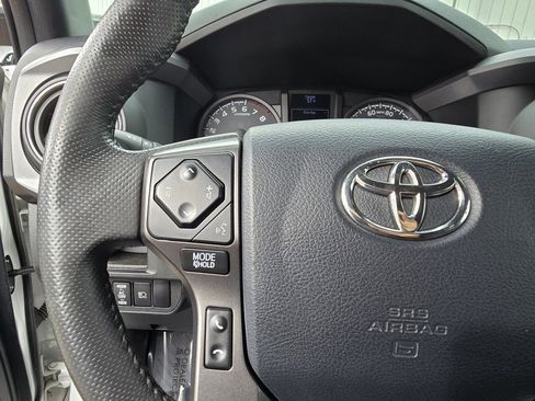 Used 2018 Toyota Tacoma TRD Off-Road image 20