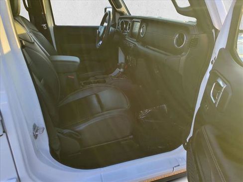 Used 2023 Jeep Wrangler Sahara image 21