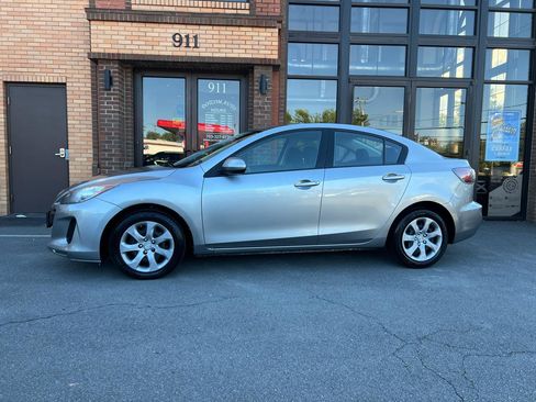 Used 2013 MAZDA MAZDA3 i SV FWD image 4