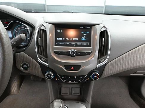 Used 2017 Chevrolet Cruze LT w/ Convenience Package image 30