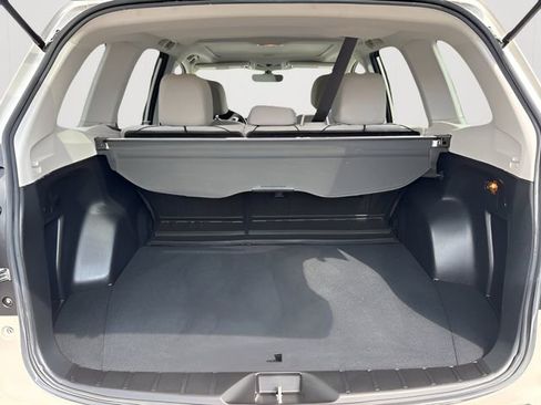 Used 2017 Subaru Forester 2.5i Premium w/ All-Weather Package image 11