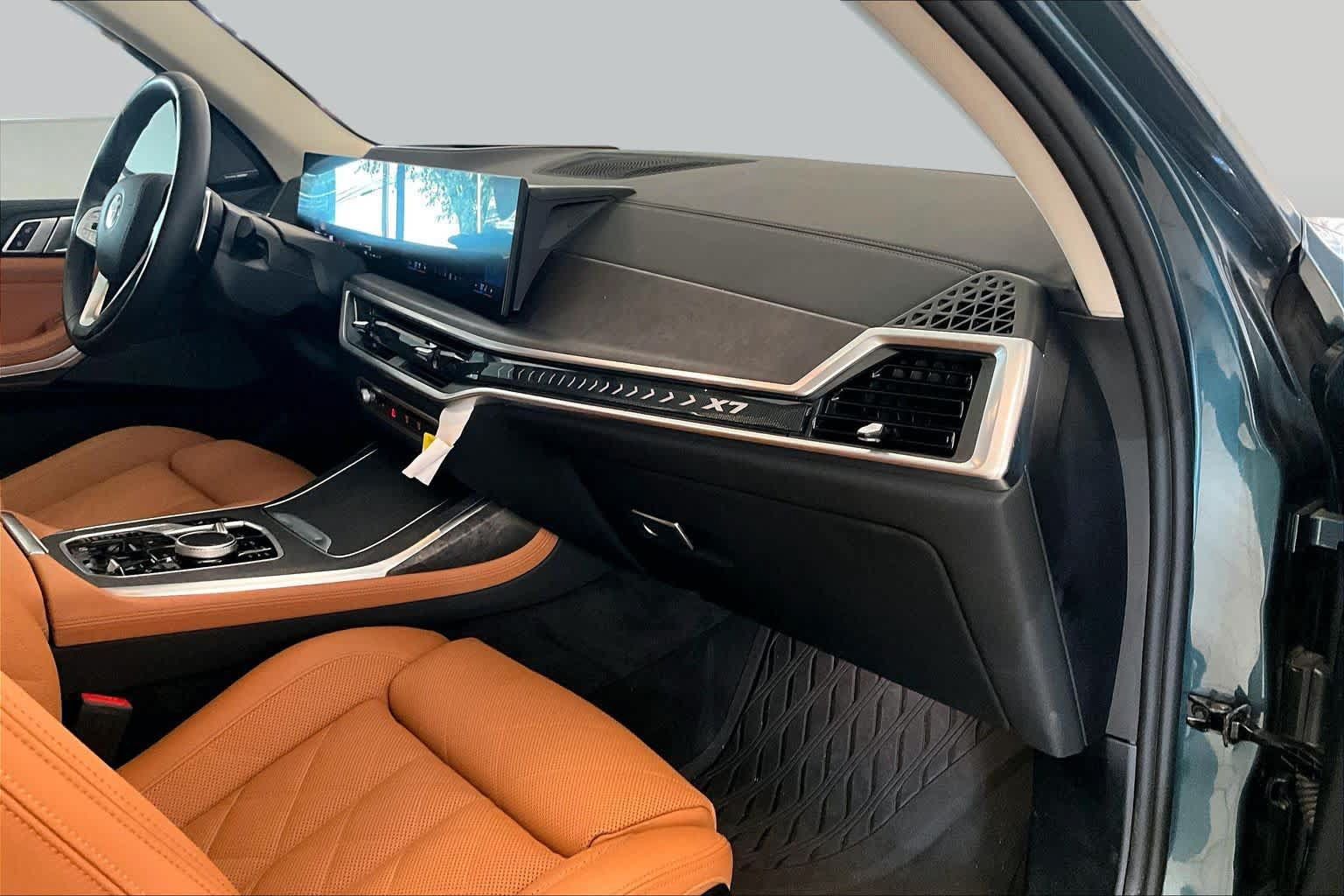 Used 2025 BMW X7 xDrive40i AWD/4WD image 17