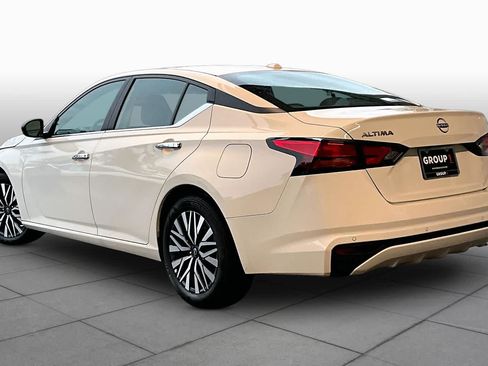 Used 2025 Nissan Altima 2.5 SV FWD image 11