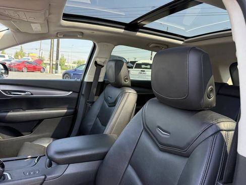 Used 2017 Cadillac XT5 Premium Luxury AWD/4WD image 11