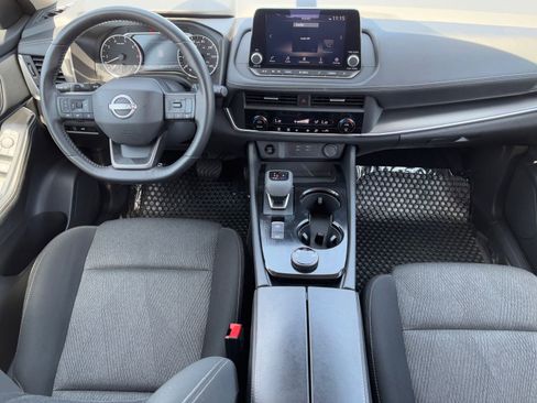 Certified 2025 Nissan Rogue SV image 11