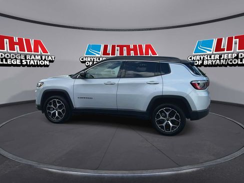Used 2025 Jeep Compass Limited AWD/4WD image 5