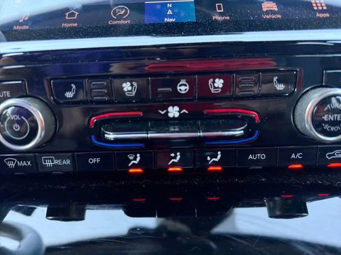 Used 2021 Jeep Grand Cherokee L Overland w/ Luxury Tech Group IV image 26