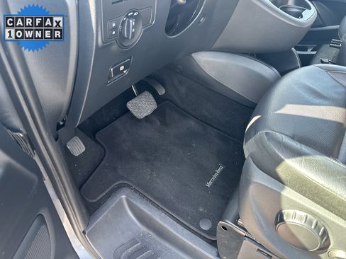 Used 2019 Mercedes-Benz Metris Passenger image 17