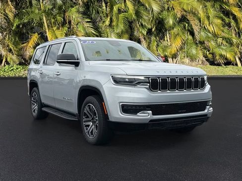 Used 2025 Jeep Wagoneer 4WD image 2
