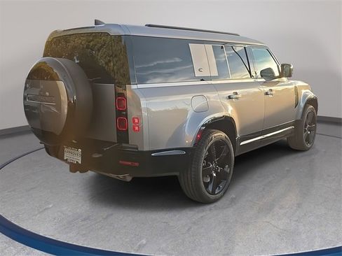 Used 2024 Land Rover Defender 130 X-Dynamic SE image 5