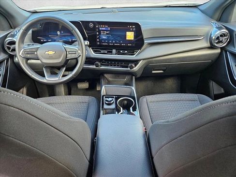 Used 2026 Chevrolet Equinox LT AWD/4WD image 17