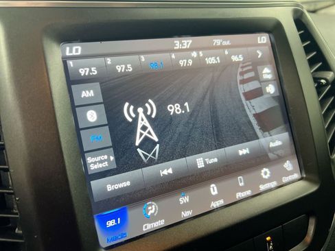 Used 2021 Jeep Cherokee Trailhawk w/ Sun, Sound & Nav Group image 14