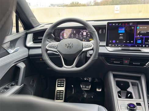 New 2026 Volkswagen Tiguan SE R-Line image 25