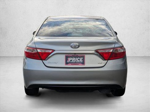 Used 2015 Toyota Camry LE image 7