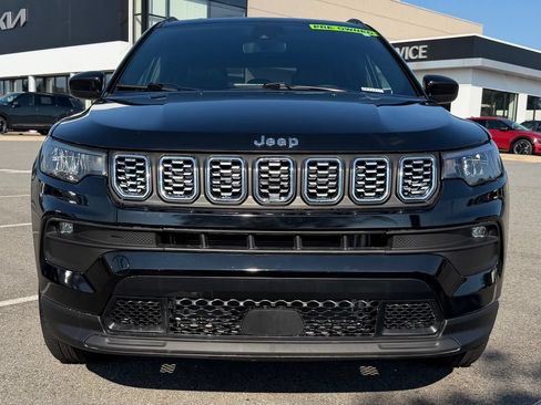 Used 2024 Jeep Compass Latitude AWD/4WD image 2