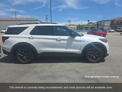 Used 2025 Ford Explorer ST-Line w/ Premium Package RWD image 4