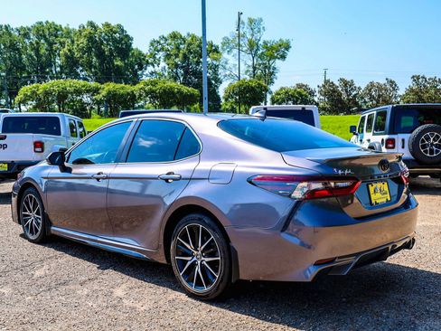Used 2024 Toyota Camry SE FWD image 4
