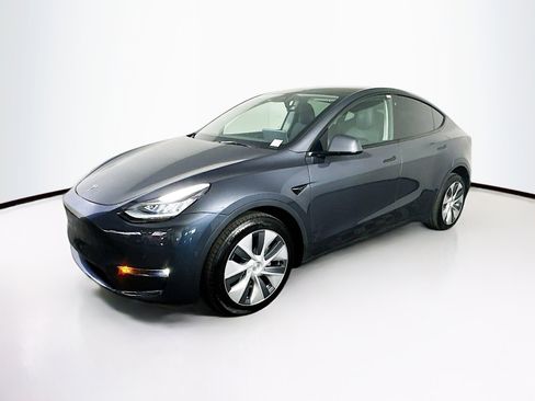 Used 2022 Tesla Model Y Long Range image 3