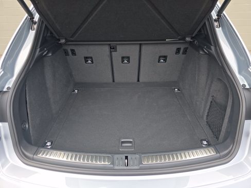Certified 2026 Porsche Macan AWD/4WD image 19