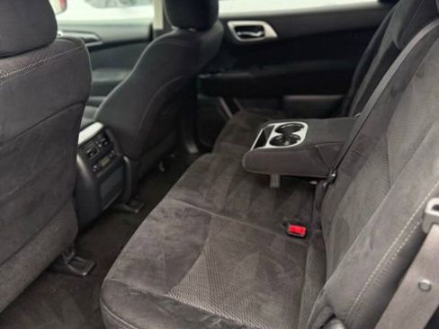 Used 2016 Nissan Pathfinder SV w/ SV Cold Weather Package image 7