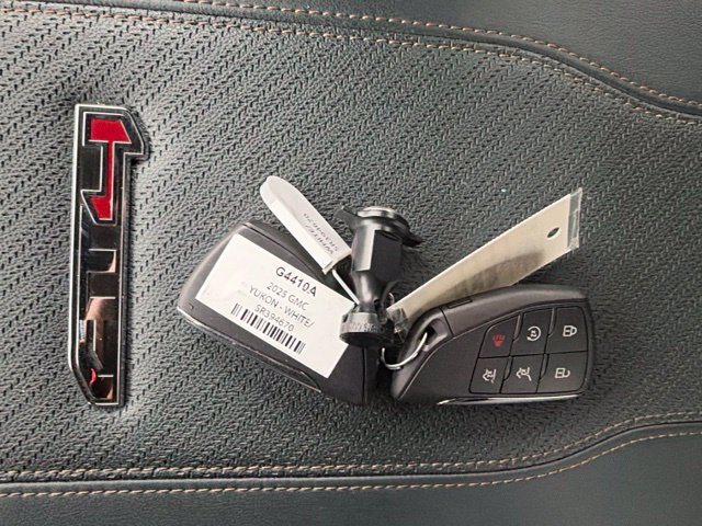 Used 2025 GMC Yukon AT4 w/ AT4 Premium Plus Package AWD/4WD image 33