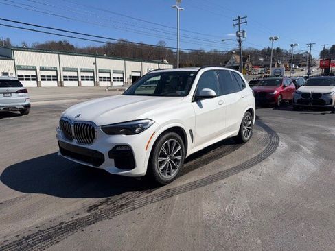 Used 2021 BMW X5 xDrive40i w/ M Sport Package image 3