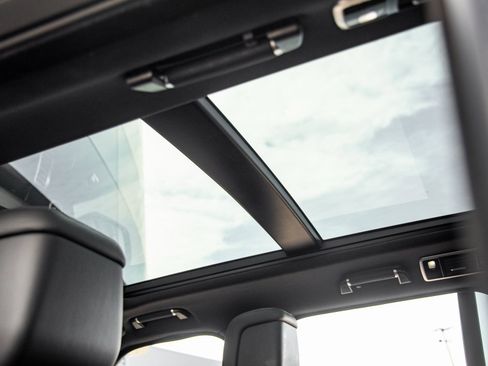 Used 2022 Land Rover Range Rover Westminster Edition image 24