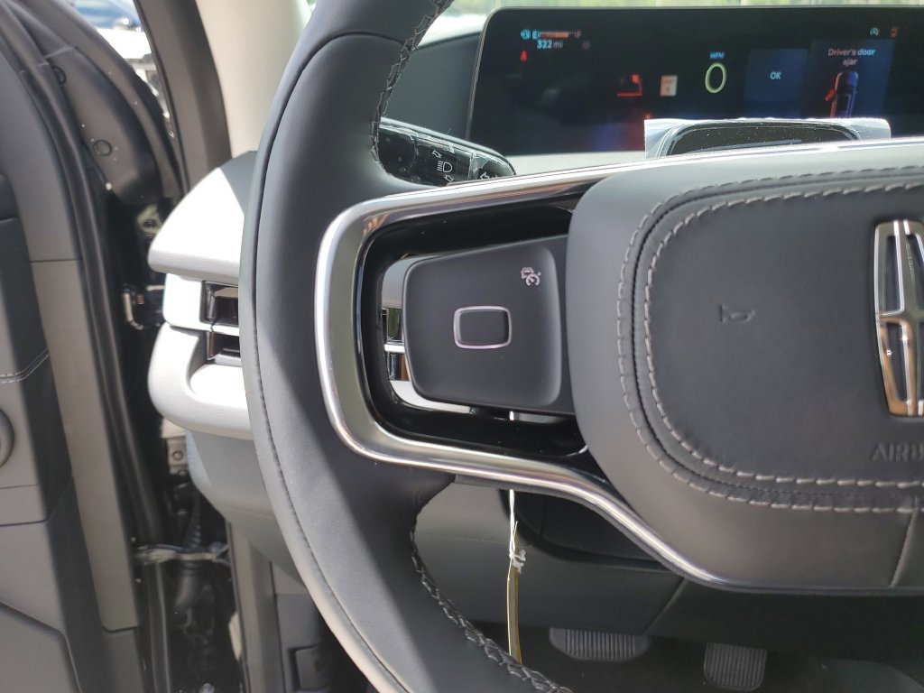 New 2026 Lincoln Navigator Premiere AWD/4WD image 25