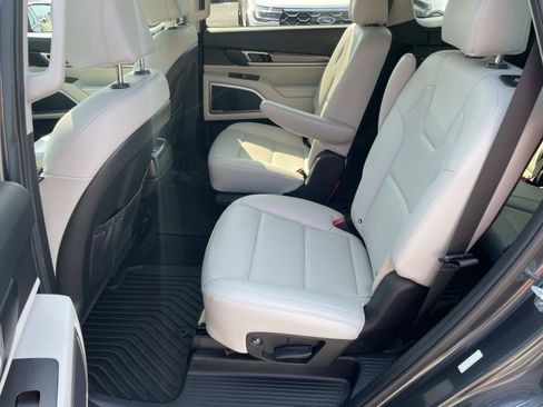 Used 2022 Kia Telluride S FWD image 12