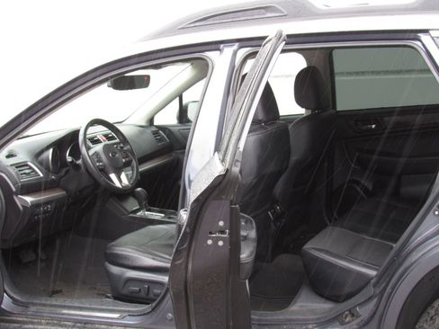 Used 2017 Subaru Outback 2.5i Limited image 14