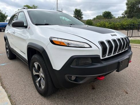 Used 2016 Jeep Cherokee Trailhawk w/ Leather Interior Group AWD/4WD image 3