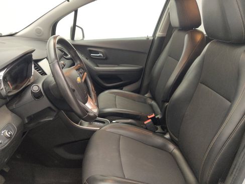 Used 2017 Chevrolet Trax LT w/ LT Convenience Package AWD/4WD image 17
