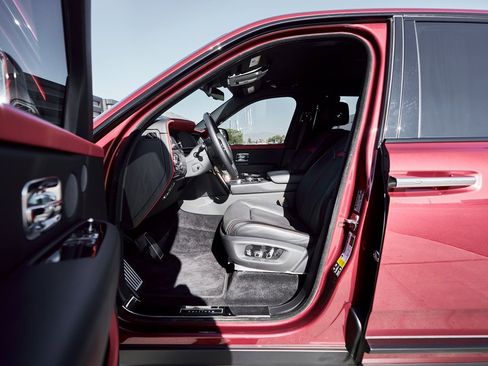 Used 2022 Rolls-Royce Cullinan Black Badge image 31