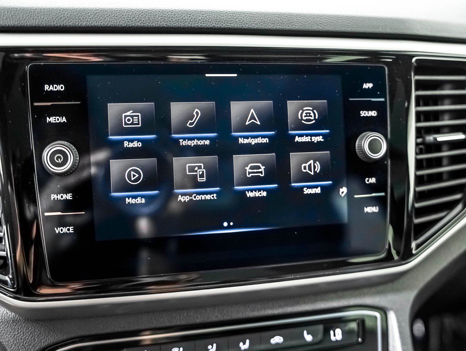 Used 2023 Volkswagen Atlas Cross Sport SE w/ Panoramic Sunroof Package FWD image 17