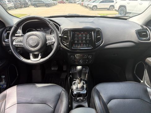 Used 2018 Jeep Compass Limited w/ Navigation Group FWD image 18