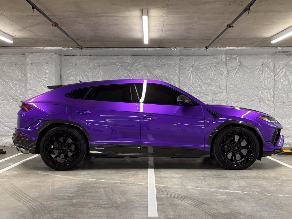 Used 2023 Lamborghini Urus Performante AWD/4WD image 3