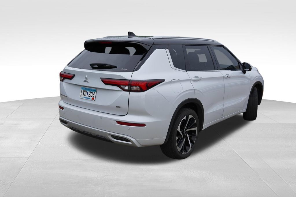 Used 2024 Mitsubishi Outlander SEL AWD/4WD image 3