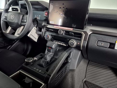 New 2026 Toyota 4Runner Limited AWD/4WD image 38