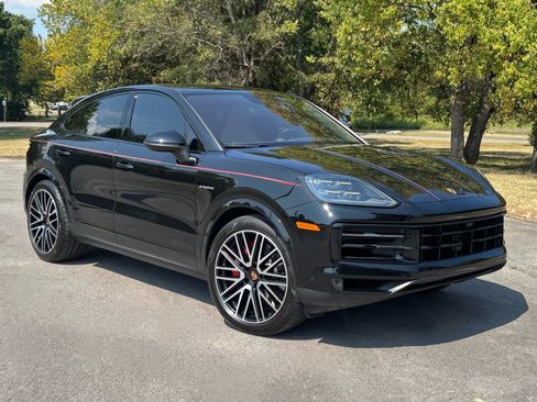 Used 2025 Porsche Cayenne S AWD/4WD image 1