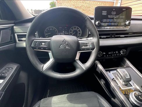 Used 2023 Mitsubishi Outlander SE AWD/4WD image 5
