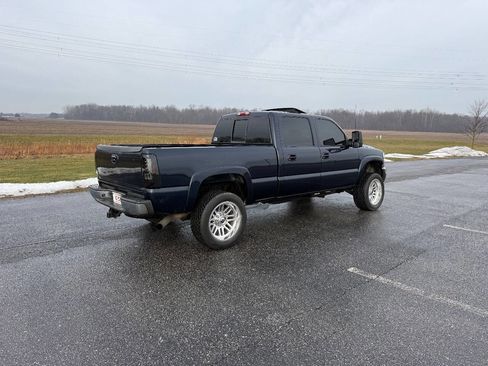 Used 2006 GMC Sierra 2500 SLT w/ Heavy-Duty Power Package image 18