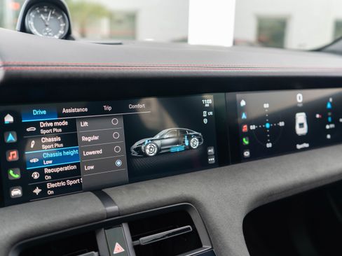 Used 2023 Porsche Taycan GTS image 24