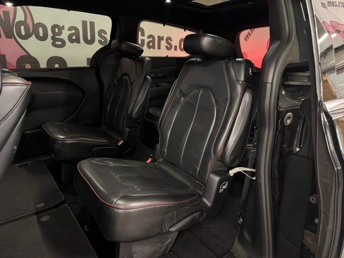 Used 2020 Chrysler Pacifica Limited image 21